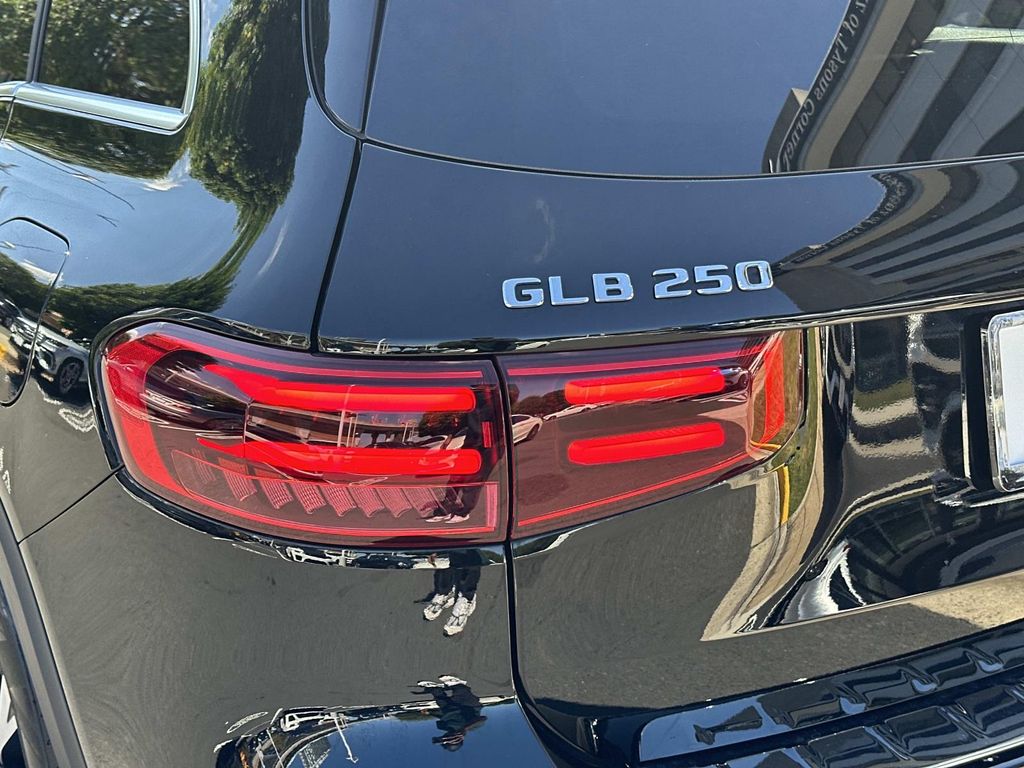 Thumbnail: 2024 Mercedes-Benz GLB - 10