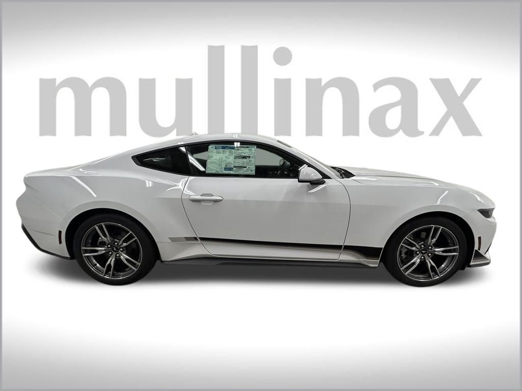 2025 Ford Mustang EcoBoost photo 2