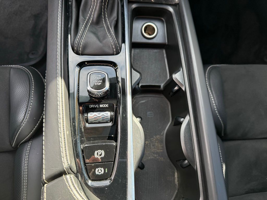 Thumbnail: 2020 Volvo S90 - 20