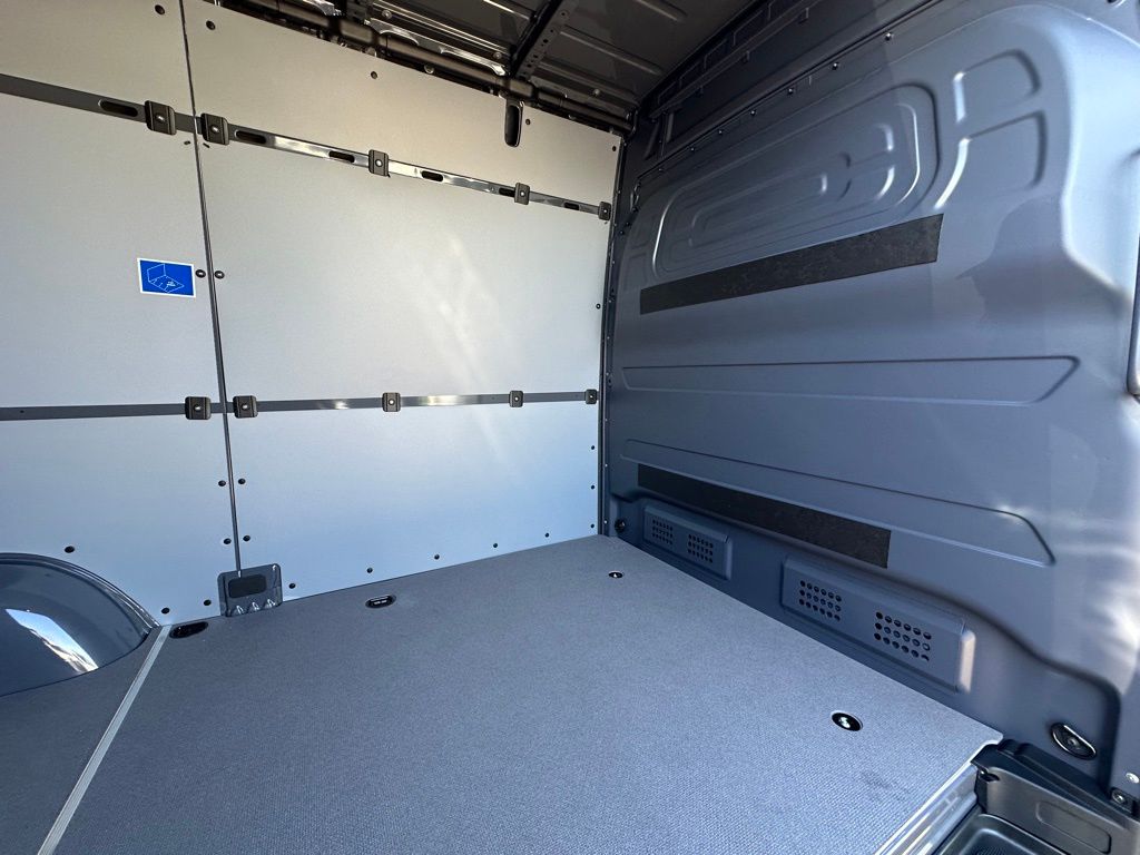 2024 Mercedes-Benz Sprinter 2500 Cargo 144 WB 24