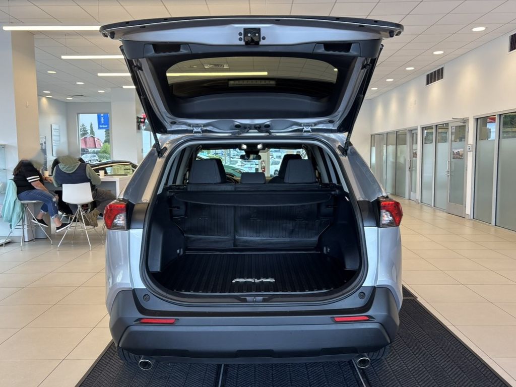 2023 Toyota RAV4 Hybrid LE