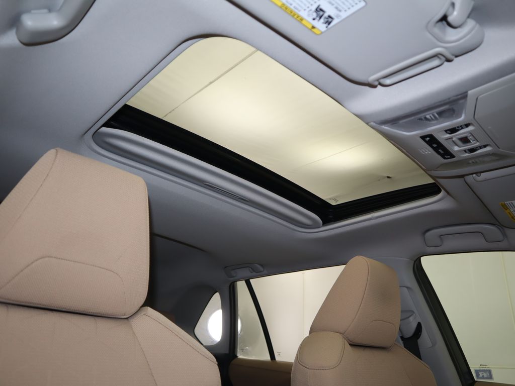 Thumbnail: 2021 Toyota RAV4 - 18