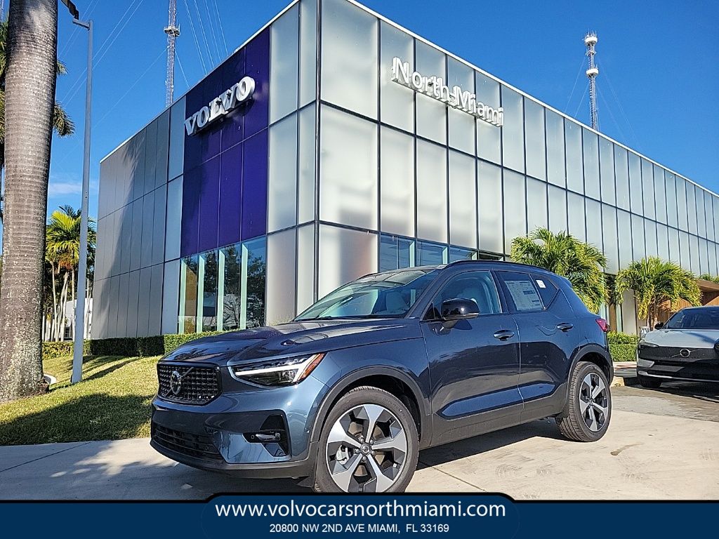 2026 Volvo XC40 B4 Plus