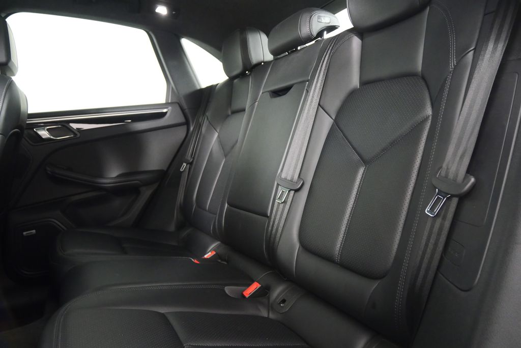 2018 Porsche Macan Turbo 16