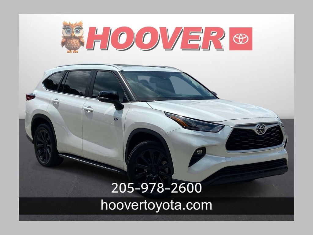 White (Wind Chill Pearl) 2023 Toyota Highlander SUV / Crossover Front-Wheel Drive 8-Speed Automatic