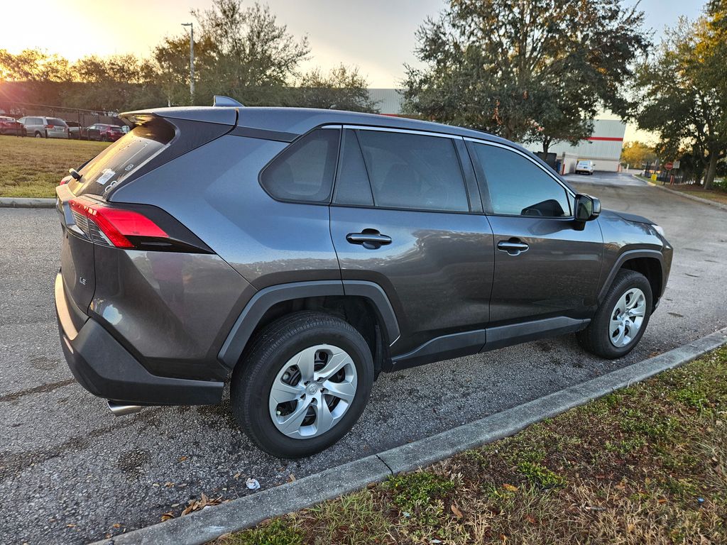 2022 Toyota RAV4 LE 5