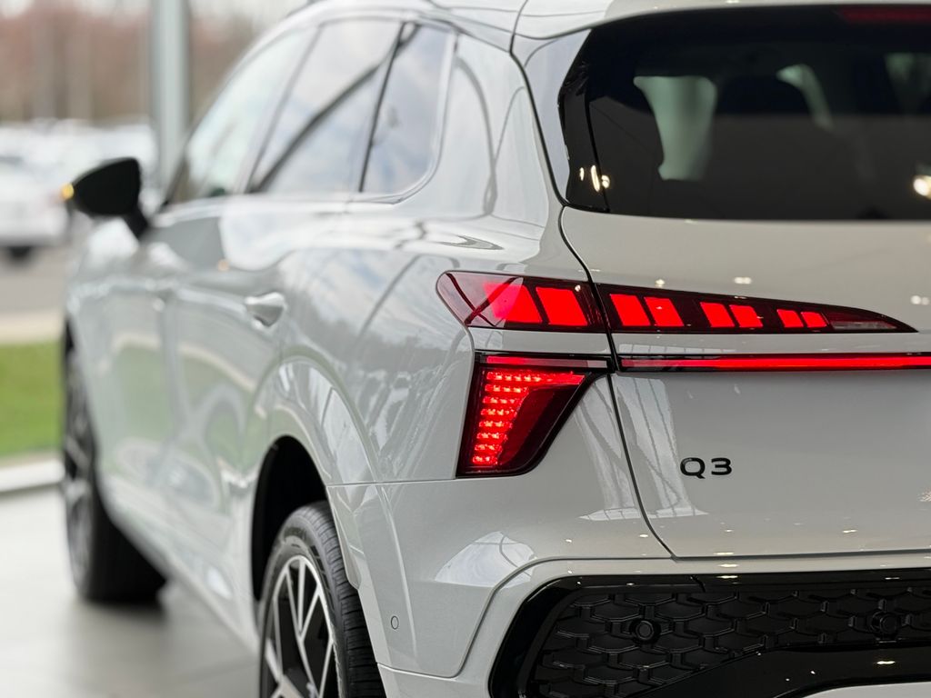 Thumbnail: 2026 Audi Q3 - 7