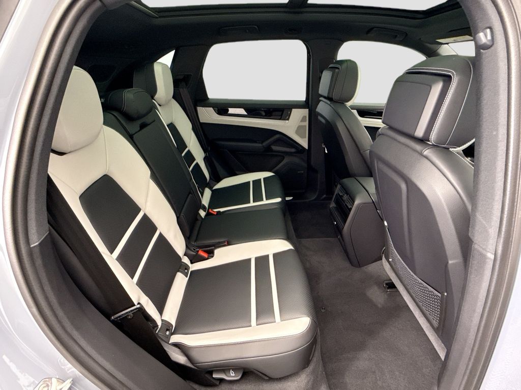 Thumbnail: 2026 Porsche Cayenne - 23