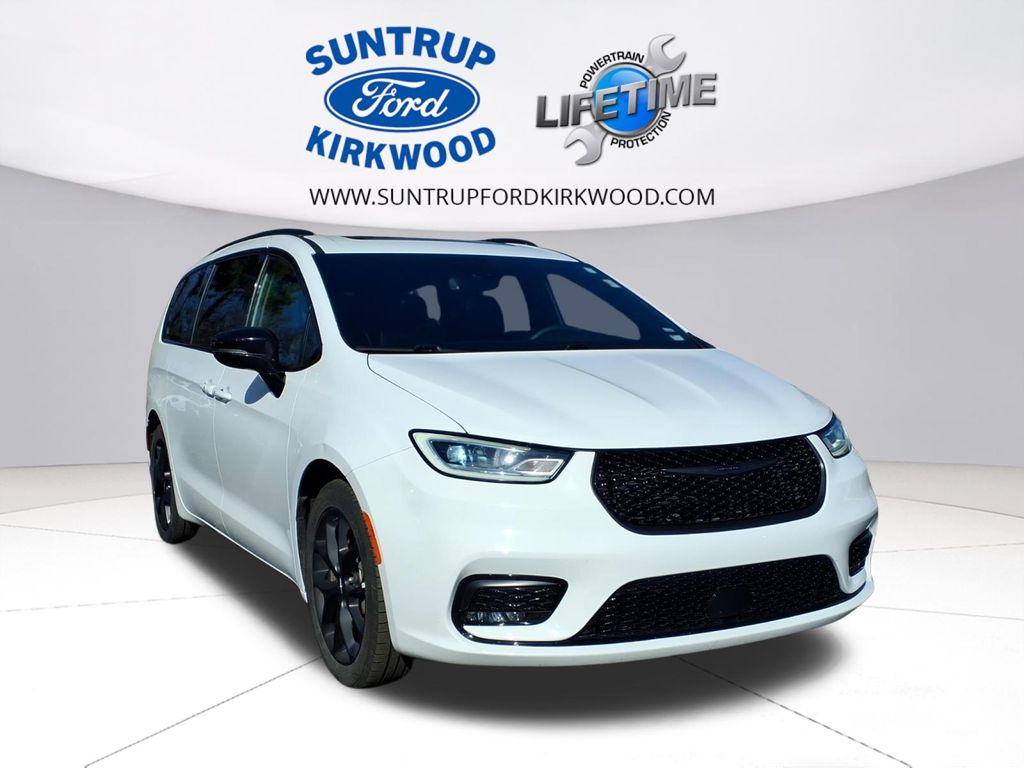 2025 Chrysler Pacifica Limited FWD