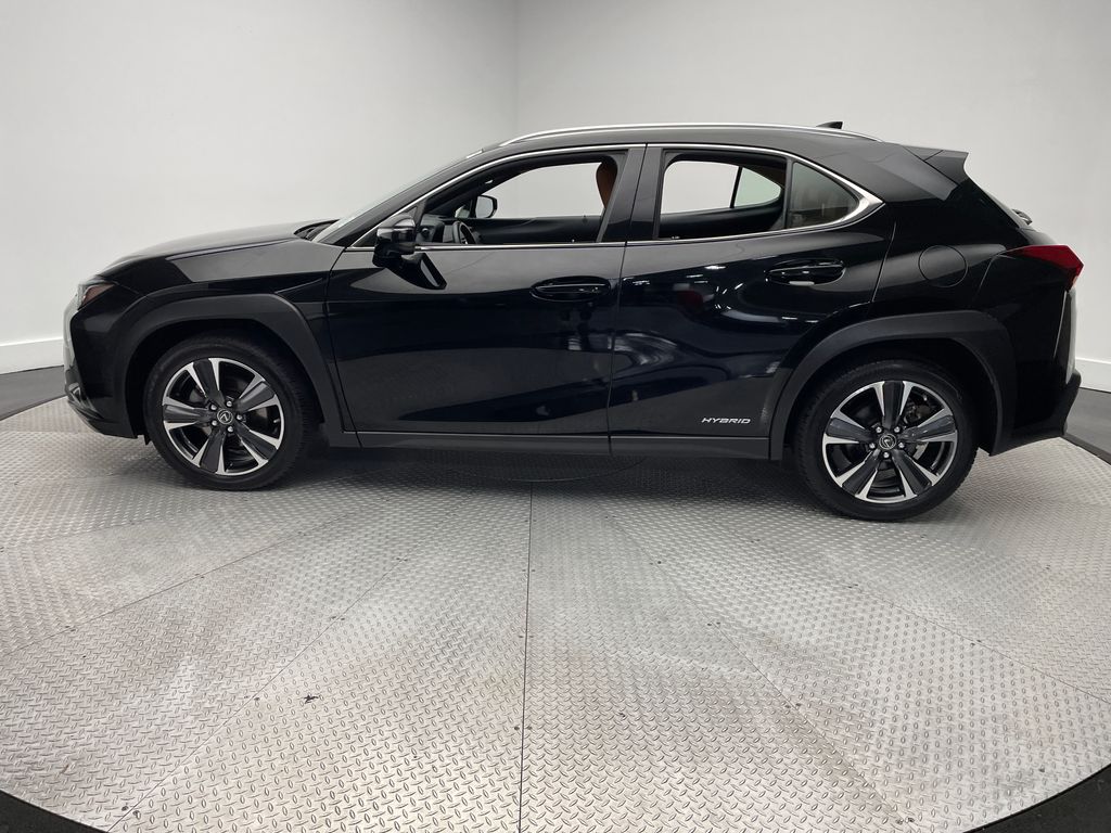 Thumbnail: 2021 Lexus UX - 8