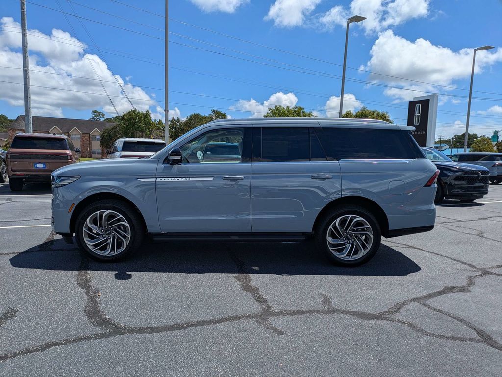 2027 Lincoln Navigator Premiere