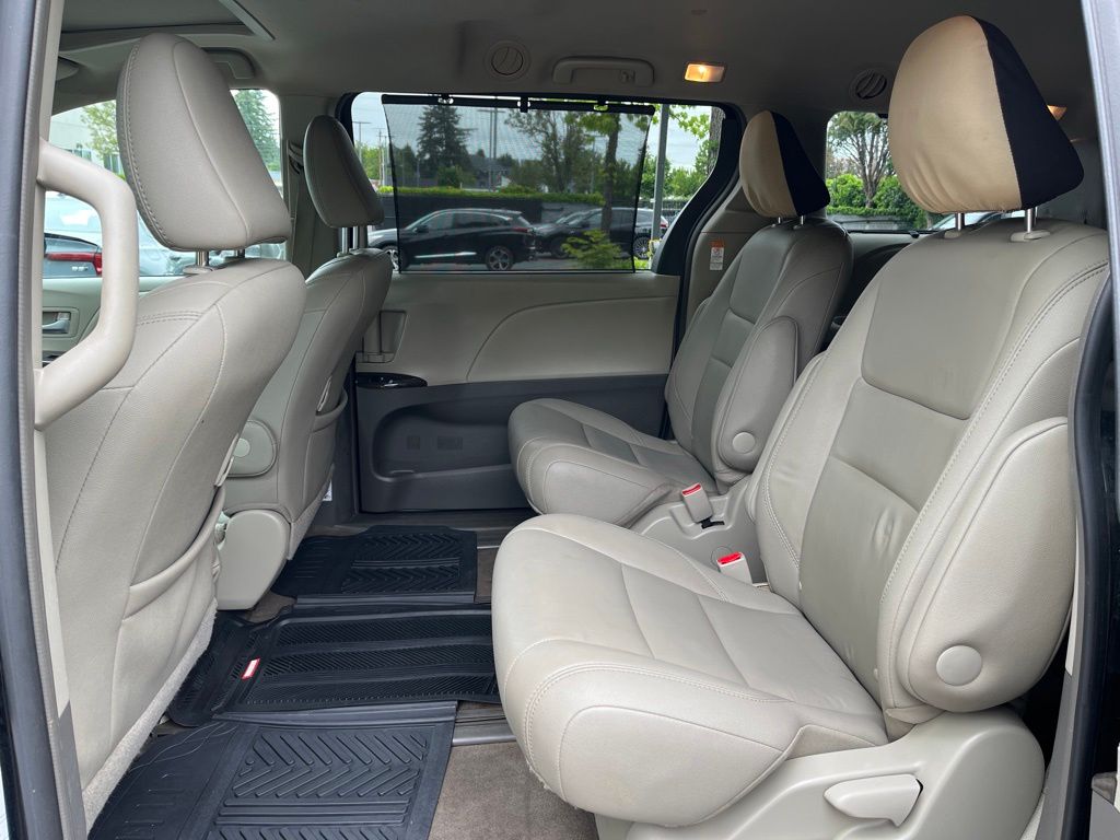 2017 Toyota Sienna XLE