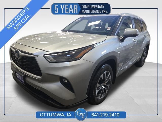 Silver 2023 Toyota Highlander Hybrid XLE AWD SUV / Crossover All-Wheel Drive Continuously Variable Transmission