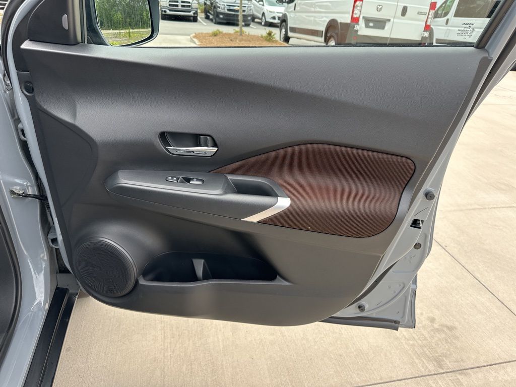 2023 Boulder Gray Pearl Nissan Kicks SR FWD SUV