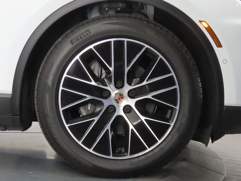 Thumbnail: 2025 Porsche Macan - 11