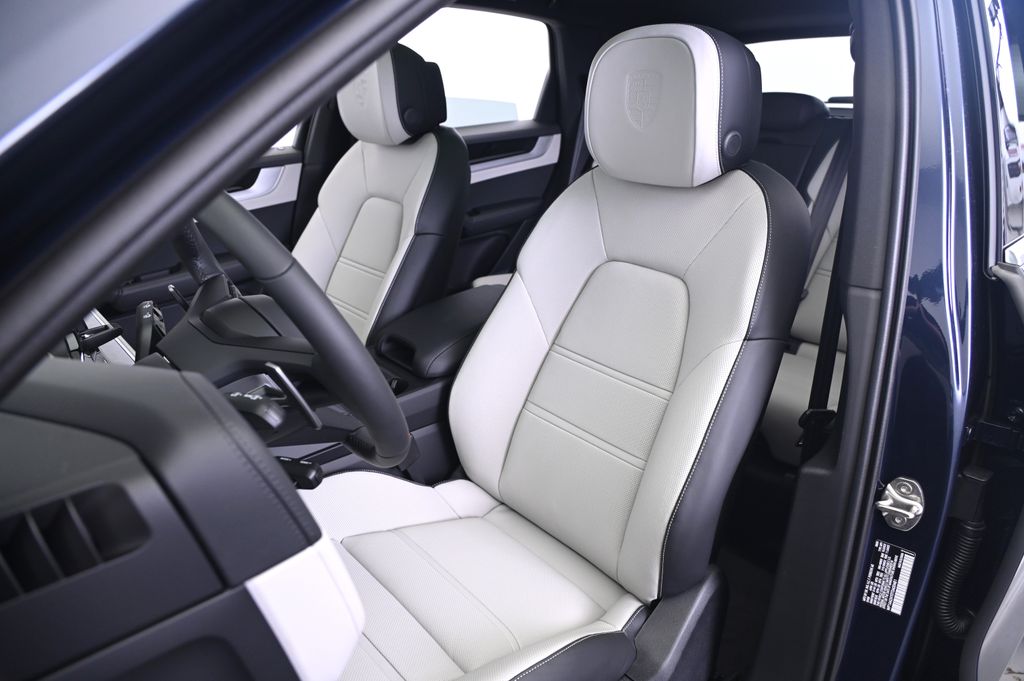 Thumbnail: 2026 Porsche Cayenne - 5