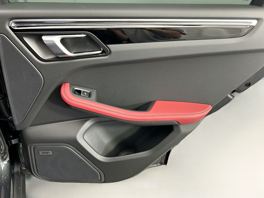 Thumbnail: 2026 Porsche Macan - 28