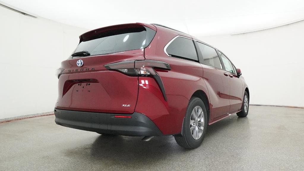 Thumbnail: 2025 Toyota Sienna - 3