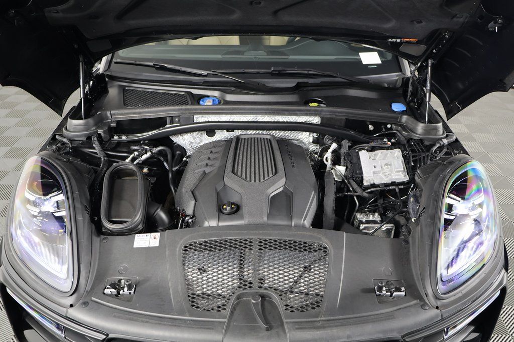 Thumbnail: 2024 Porsche Macan - 15