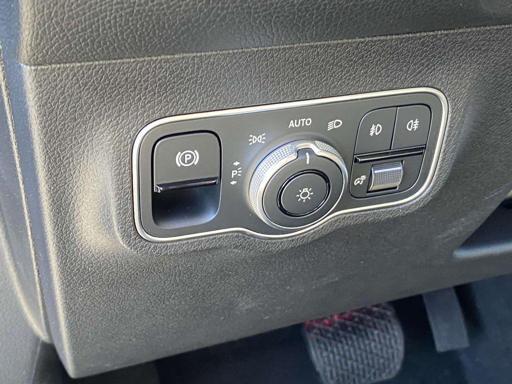 Thumbnail: 2025 Mercedes-Benz GLB - 18