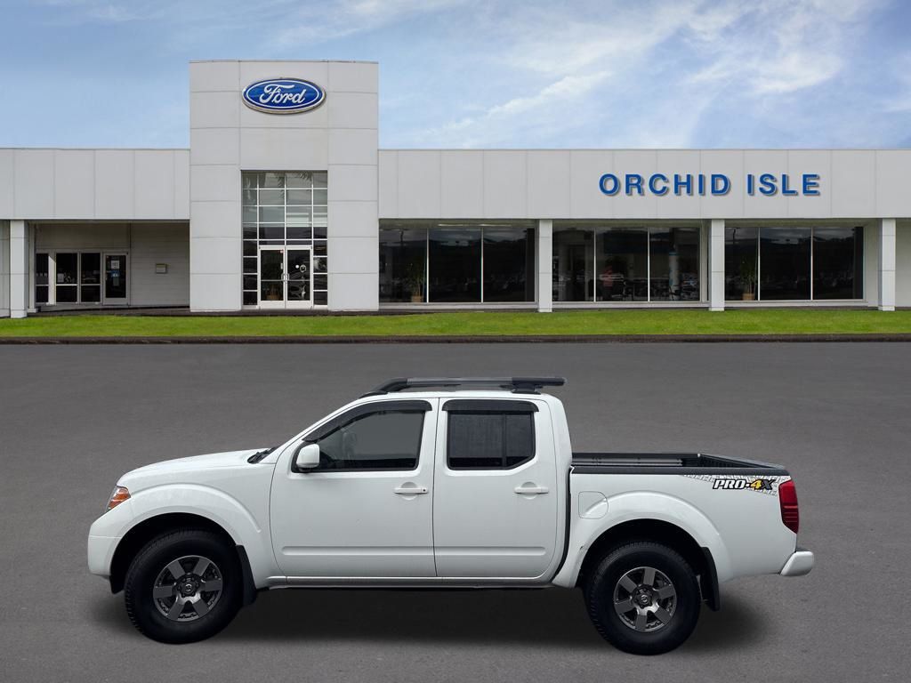 Glacier White 2013 Nissan Frontier PRO-4X Crew Cab 4WD Pickup Truck Four-Wheel Drive 5-Speed Automatic Overdrive