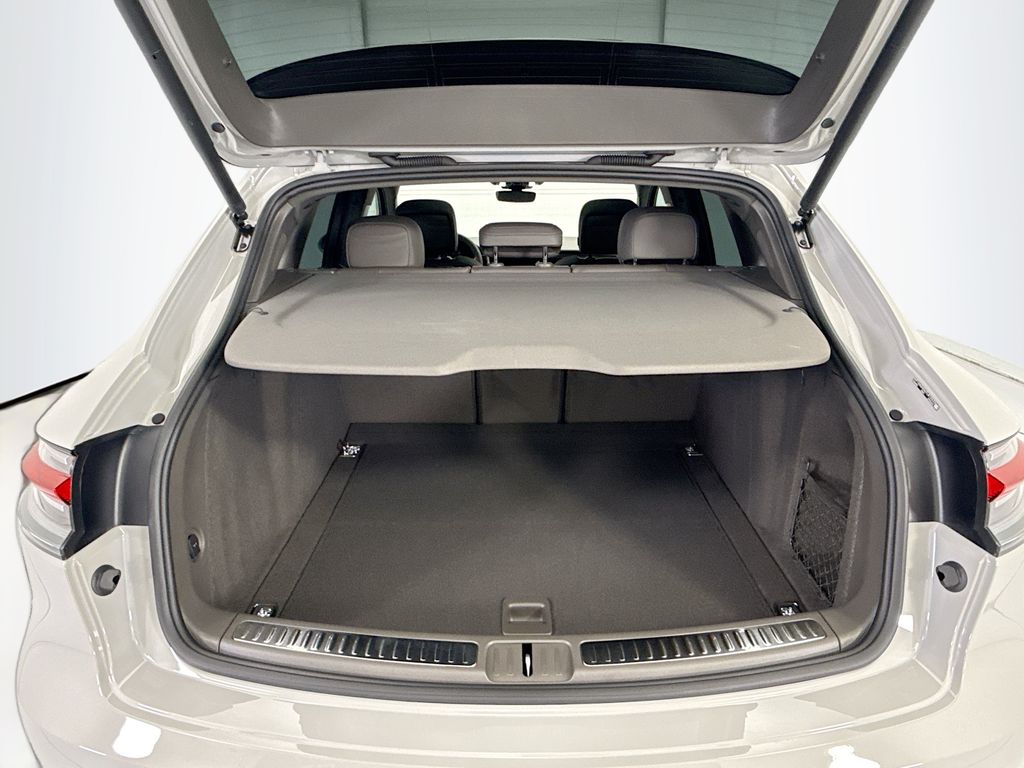 Thumbnail: 2026 Porsche Macan - 27