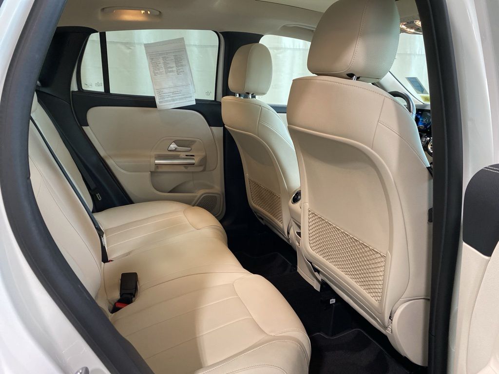 Used 2022 White Mercedes-Benz GLA 250 image 12