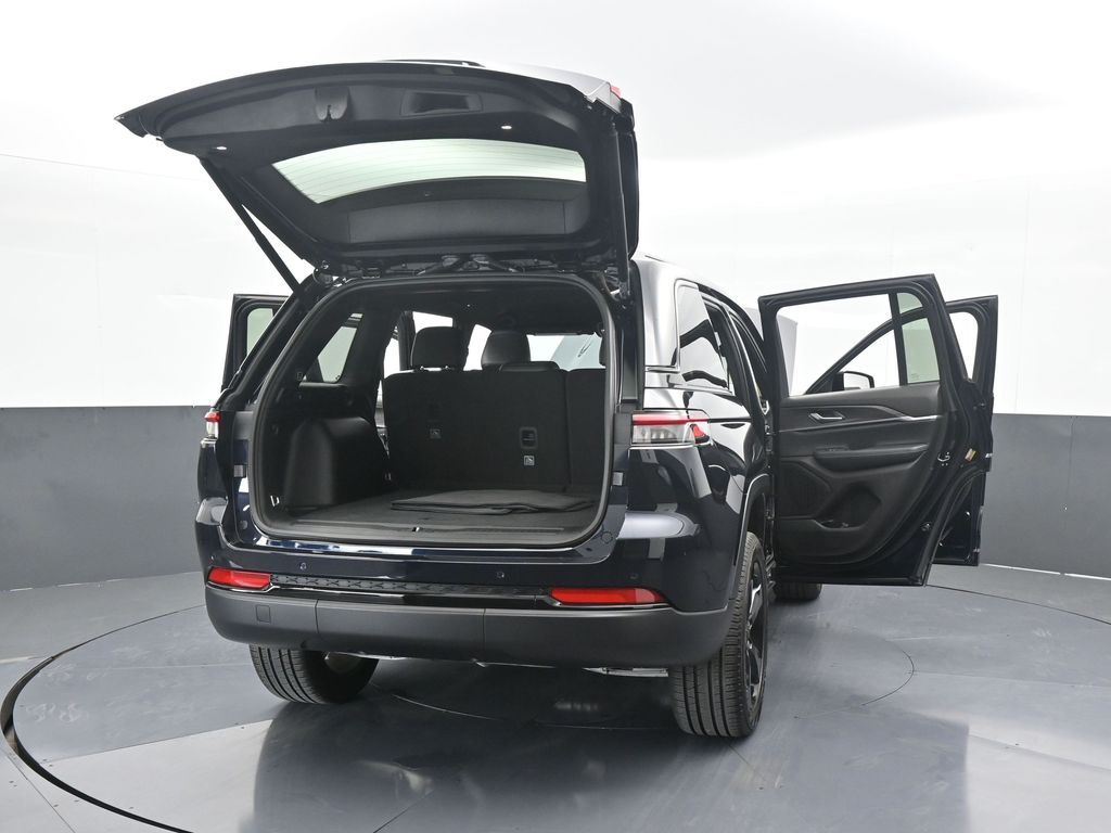 Used 2024 Midnight Sky Jeep Limited image 77