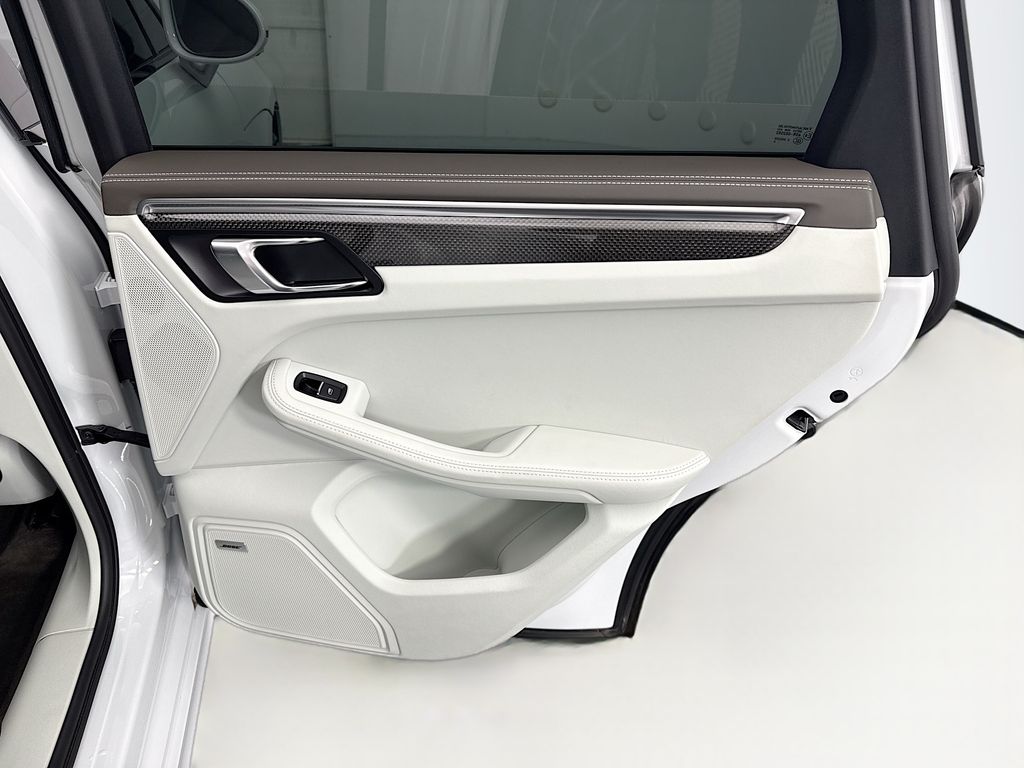 Thumbnail: 2020 Porsche Macan - 28