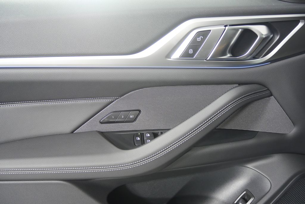 Thumbnail: 2025 BMW i4 - 8