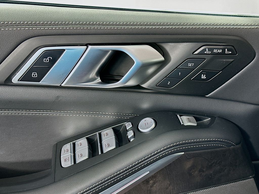 Thumbnail: 2025 BMW X7 - 18