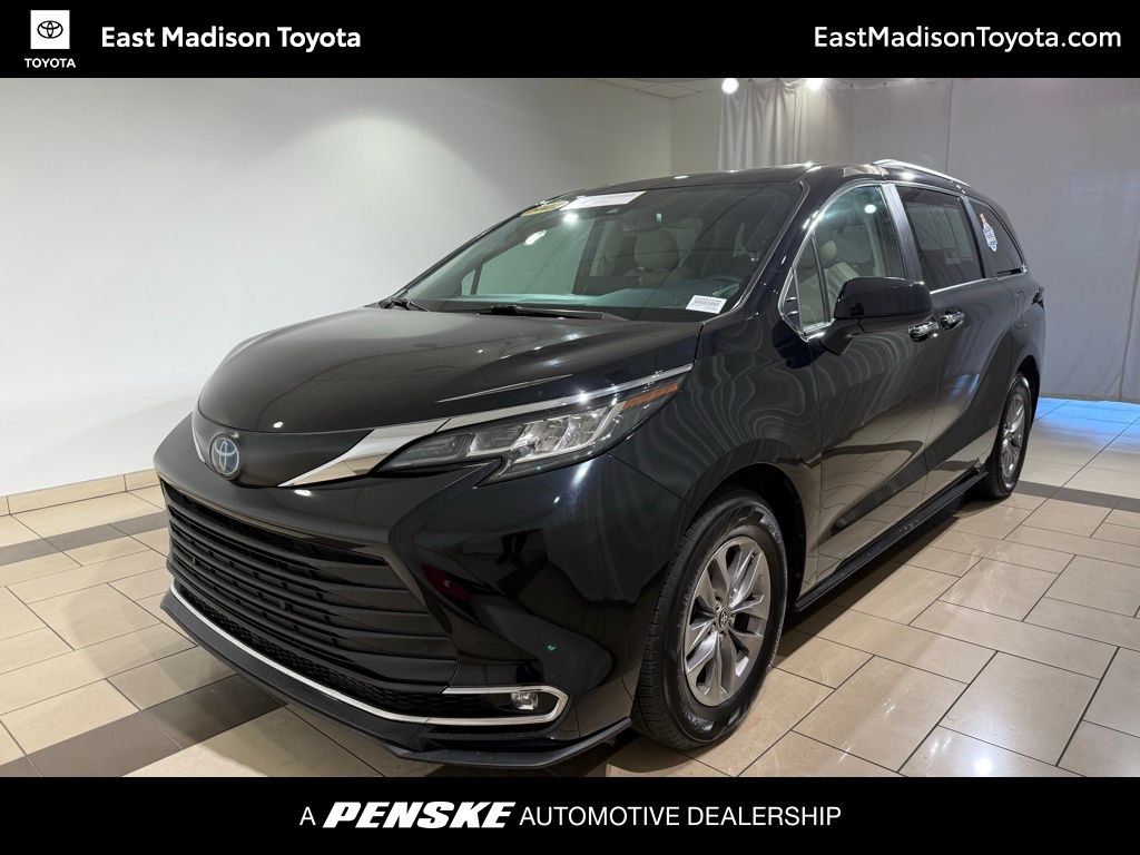 2022 Toyota Sienna XLE -
                Madison, WI