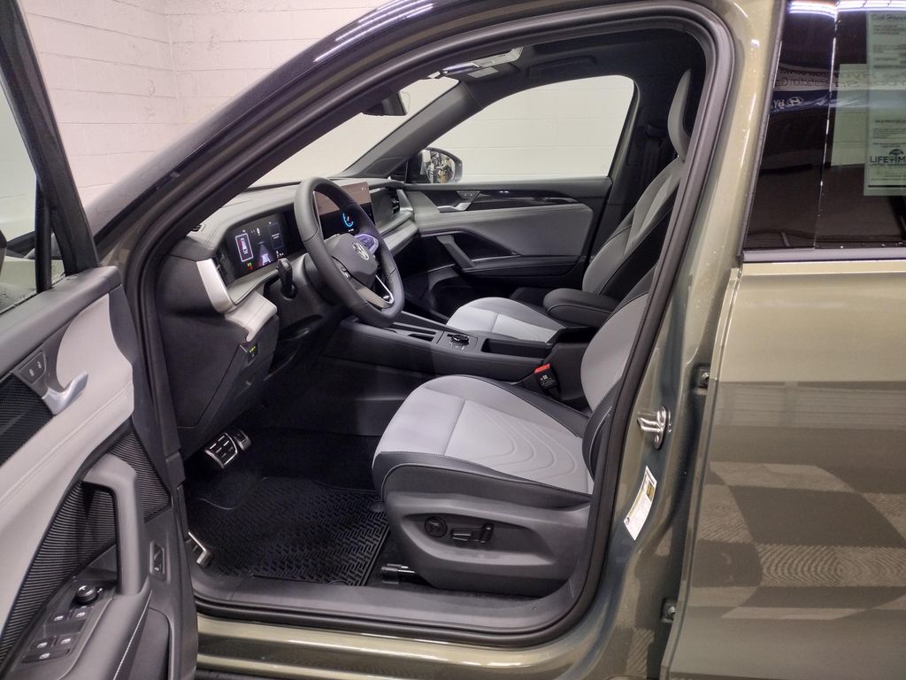 2025 Volkswagen Tiguan 2.0T SE R-Line Black