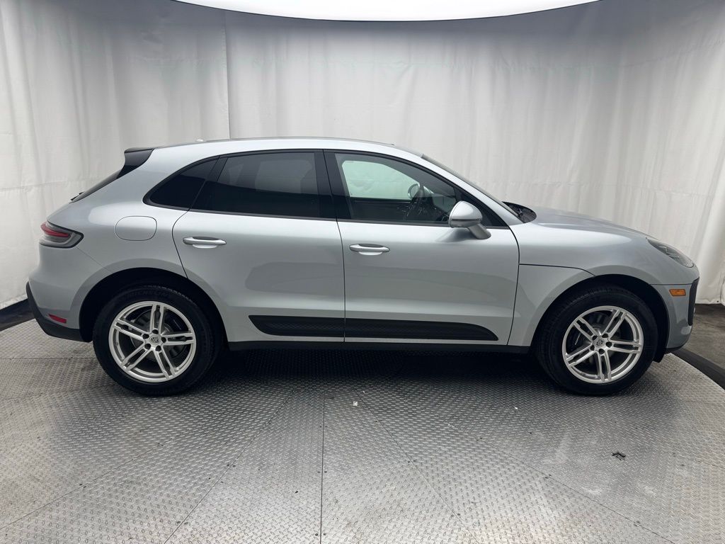 Thumbnail: 2025 Porsche Macan - 10