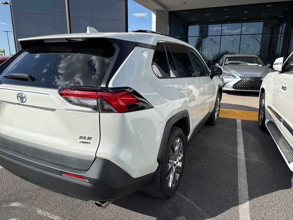 Thumbnail: 2021 Toyota RAV4 - 6