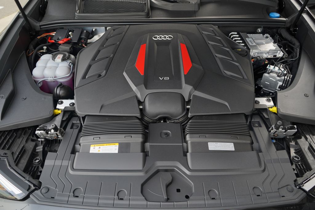 Thumbnail: 2026 Audi SQ8 - 12