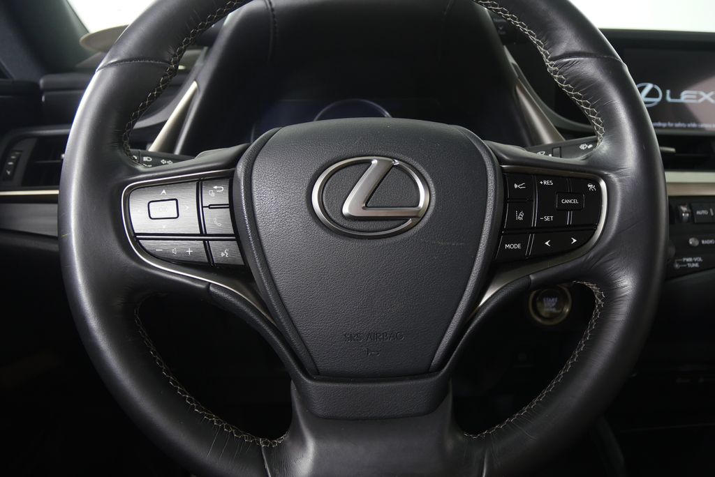 Thumbnail: 2019 Lexus ES - 17