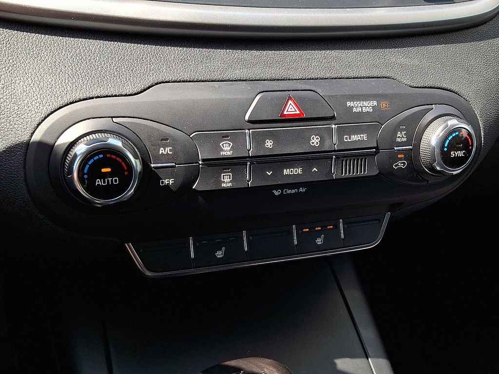 Thumbnail: 2017 Kia Sorento - 15
