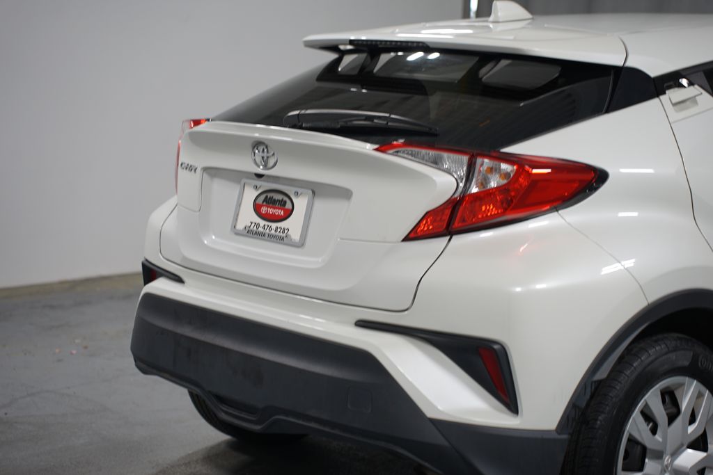 2021 Toyota C-HR LE 9