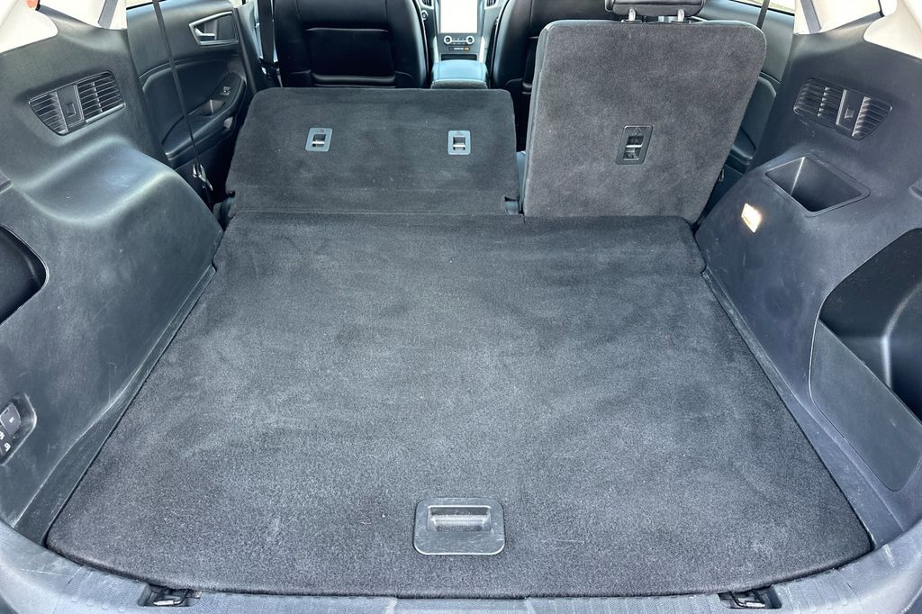 2022 Ford Edge SEL photo