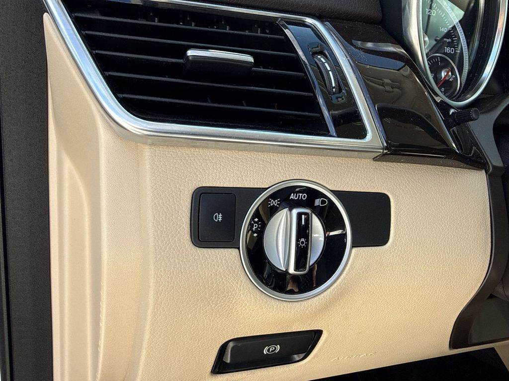 Thumbnail: 2017 Mercedes-Benz GLE - 28