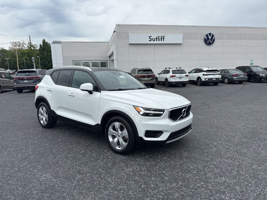 2020 Volvo XC40 Momentum - 1