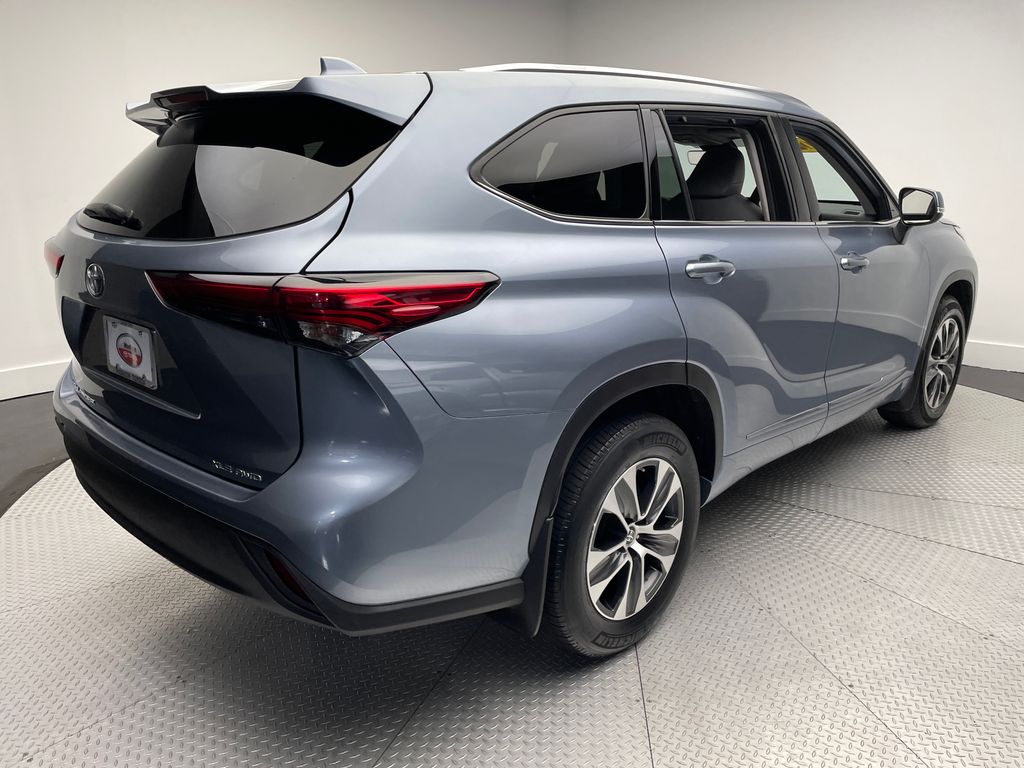Thumbnail: 2021 Toyota Highlander - 5