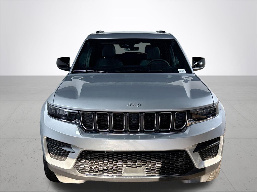 2025 Jeep Grand Cherokee Laredo X photo 3