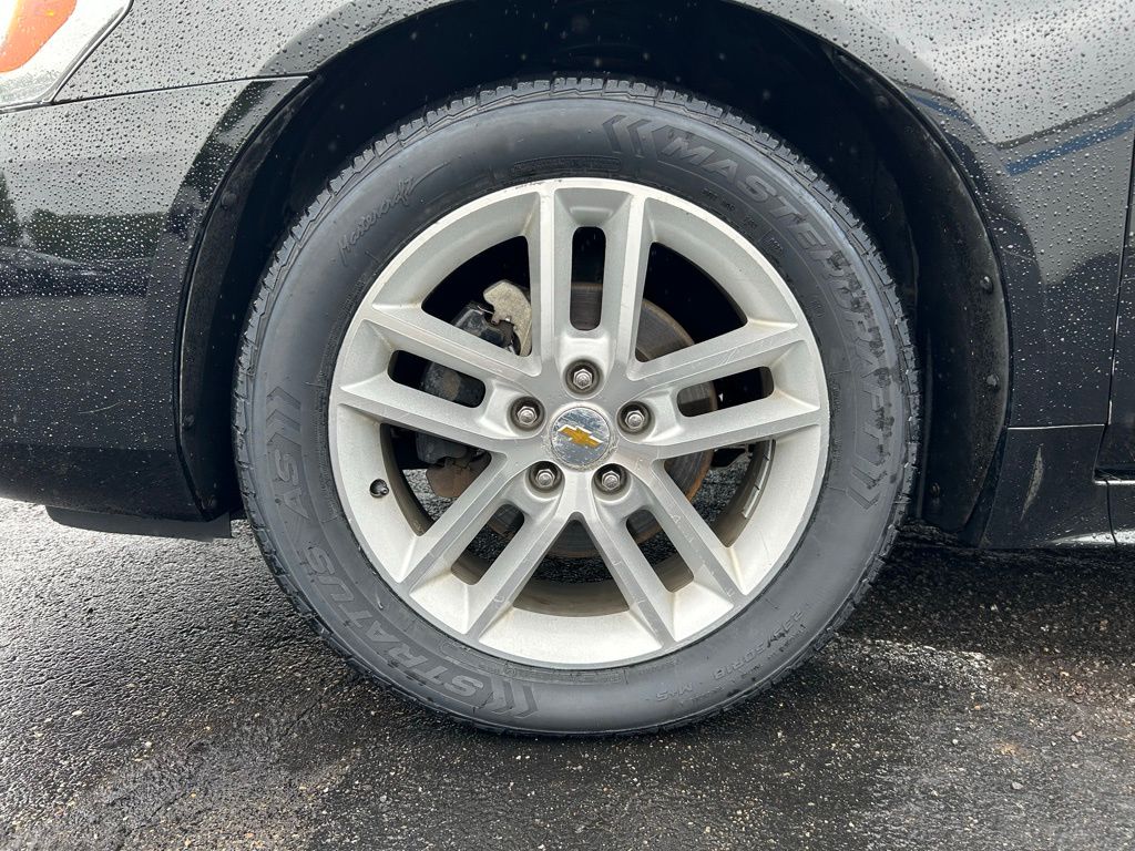 2011 Chevrolet Impala LTZ 9