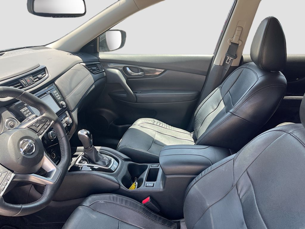 Used 2017 Blue Nissan SL image 21