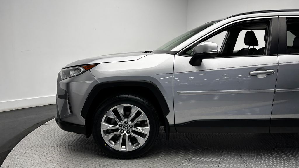 Thumbnail: 2019 Toyota RAV4 - 3