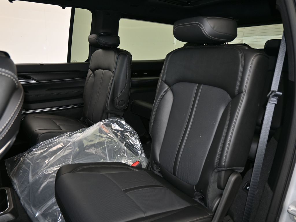 New 2026 Silver Zynith Jeep Summit Obsidian image 32