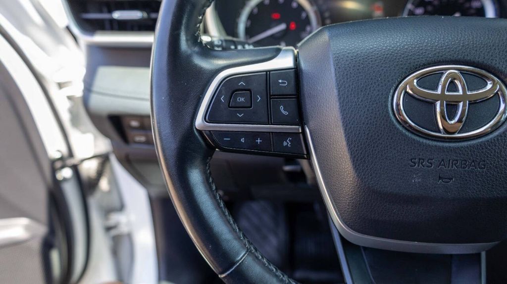 Used 2022 Toyota Highlander XLE 4D Sport Utility