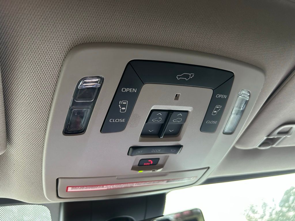 Thumbnail: 2022 Toyota Sienna - 32